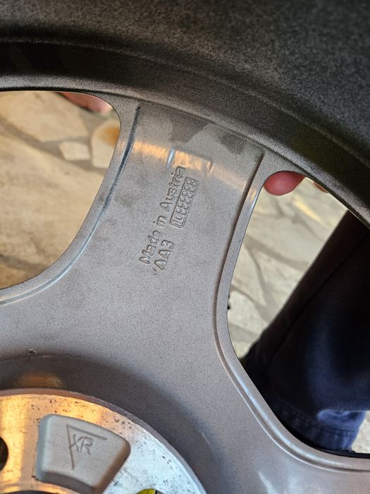 Резервна гума патерица зя Audi Q5  195 75 18 с крик и ключ