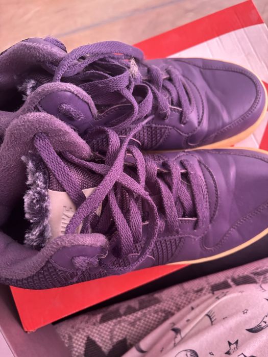 Два чифта NIKE обувки