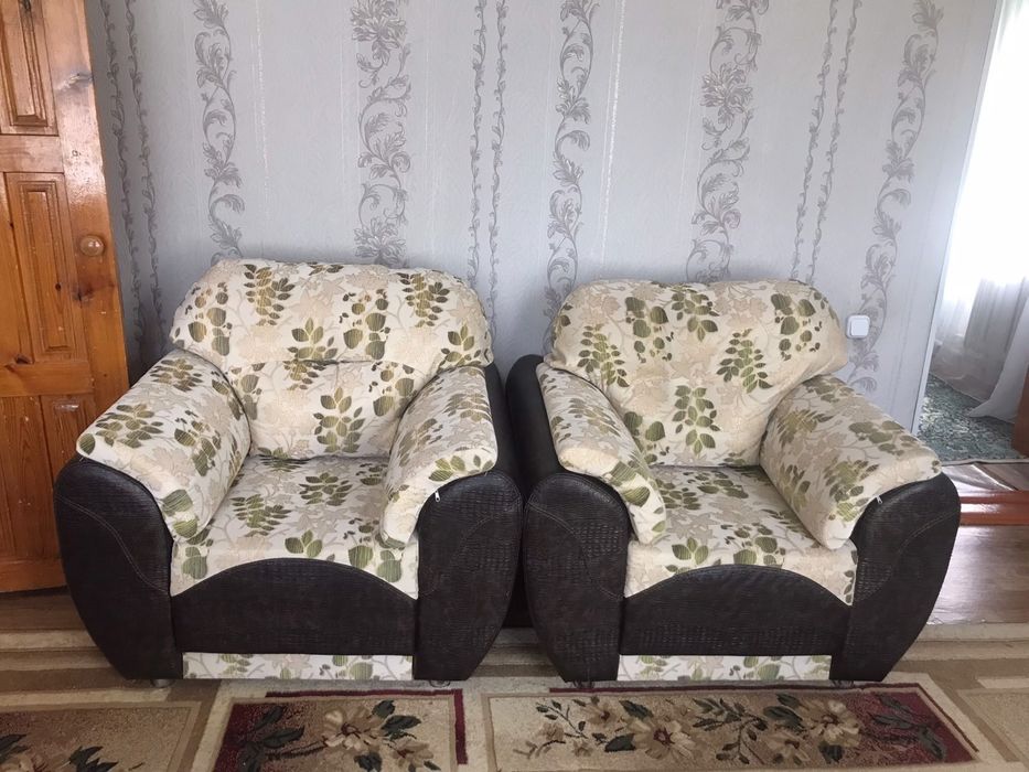 Продается качественный диван с креслой!