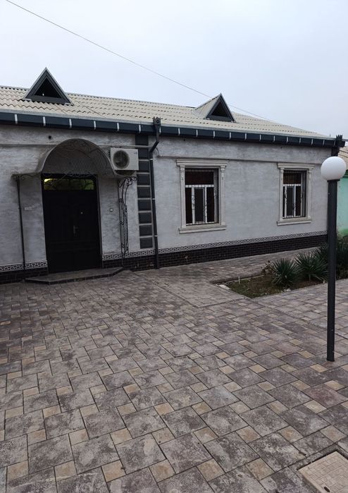 Янгибозор тумани марказидаги ховли уй сотилмоқда.
348 кв.м. уй, 7.26 с