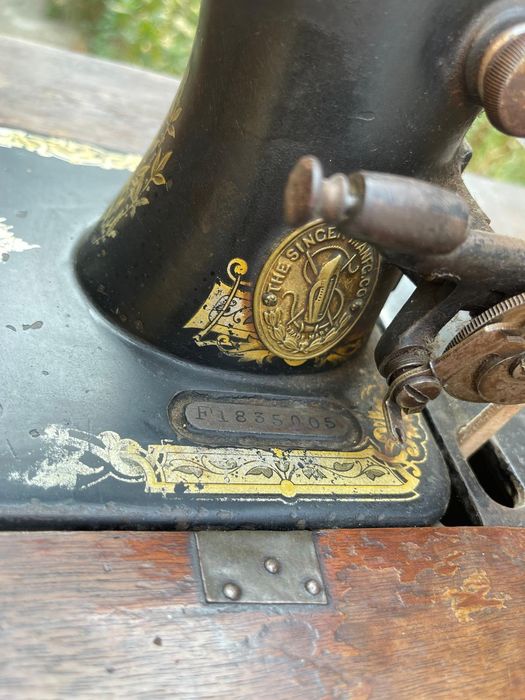 Mașină de cusut SINGER