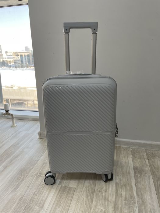 Маленкие новые чемоданы