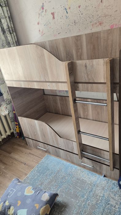 Продаю 2ярусную кровать детскую.
