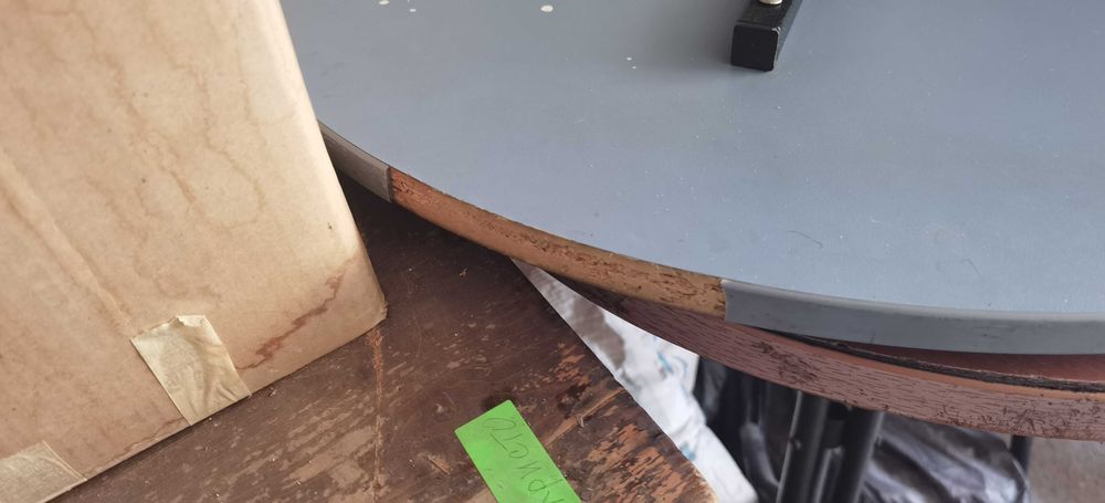 Градинска кръгла маса