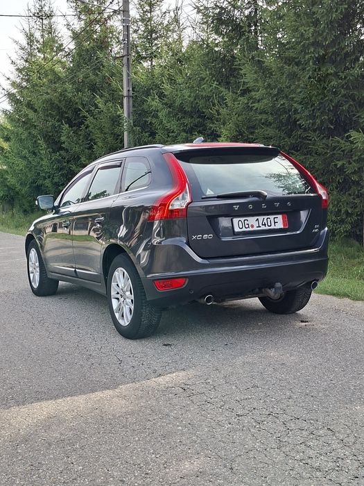 VOLVO XC 60 MOMENTUM * D5 * Cutie de viteze Automată * Panoramic * Bliss * 4 x 4* Vopsea originală * Piele Crem * Navigatie * Tempomat * Import 1 ZI*
