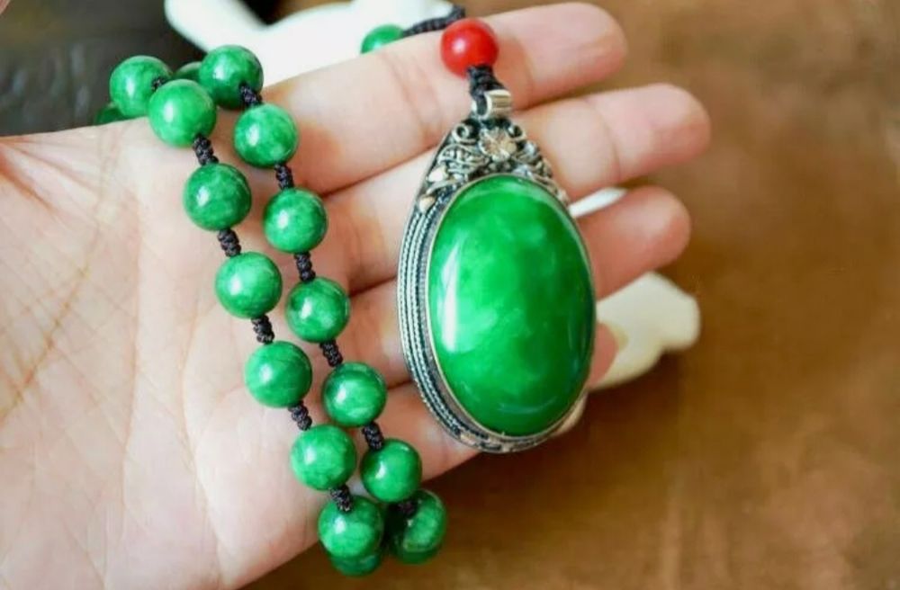 Стара Тибетска сребърна огърлица с натурален Нефрит