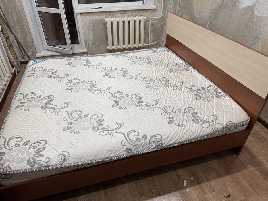 Продам кровати с матрасами