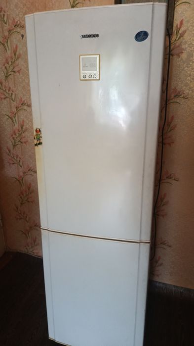 Продам холодильник б/у на зап части