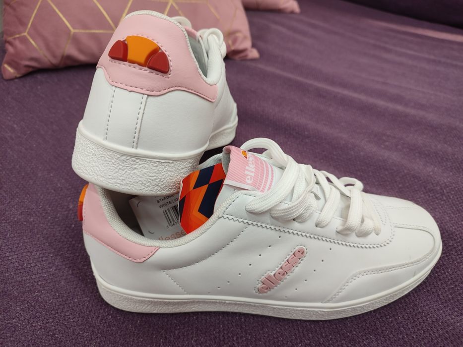 Маратонки ,чисто нови ,естествена кожа.