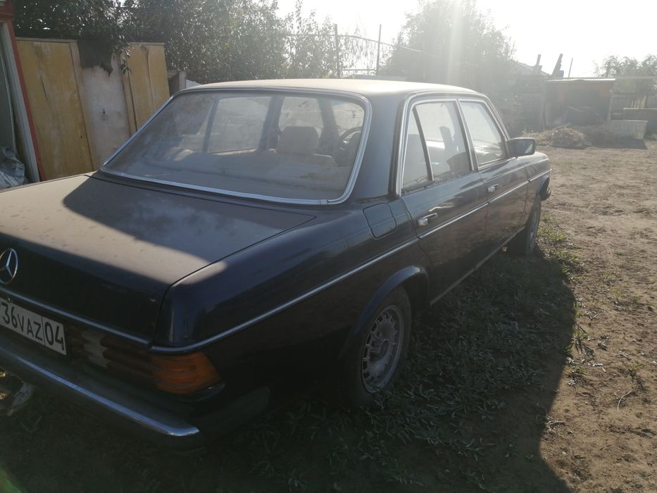 Мерседес 123 седан