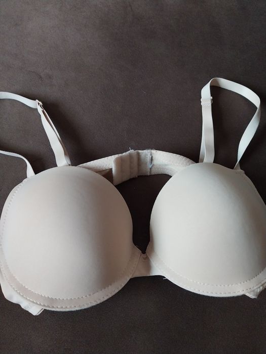 Нов дамски сутиен в цвят нюд