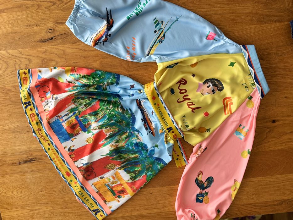 Уникална рокля сатен с колан самолет