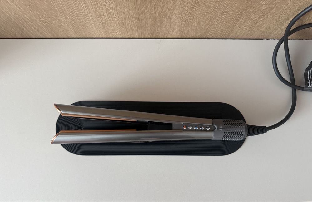 Новый Dyson Airstrait