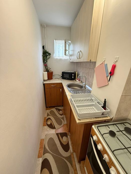 Apartament cu 3 camere , zona Rogerius