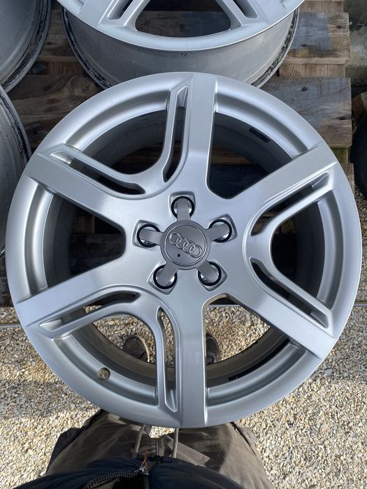 18 цола 5 х 112 мм Ауди , Audi Q 5 , Q 3 , A 6 , A 4 , A 3