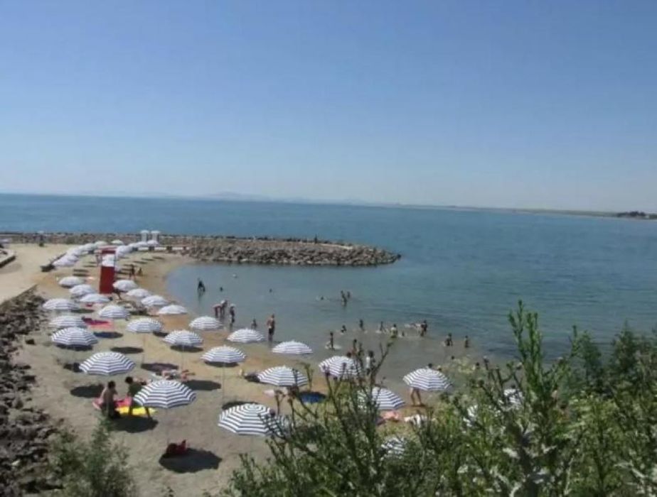 Студио с изглед море под наем
