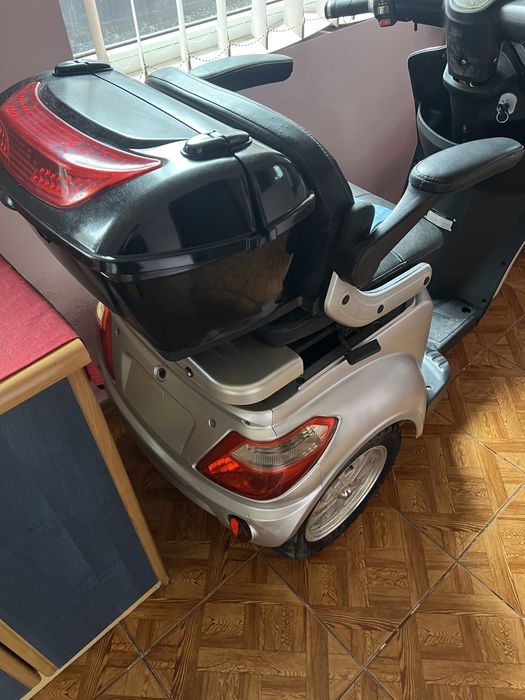 Bicicleta electrica Victoria cu acceleratie la mana