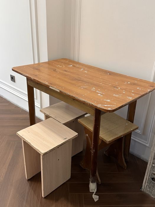 Стол с 3 табуретками