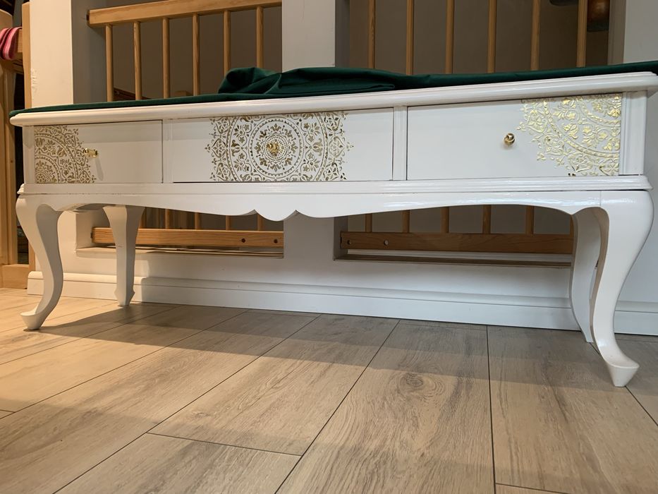 Comoda sau bancuta reconditionata din lemn masiv