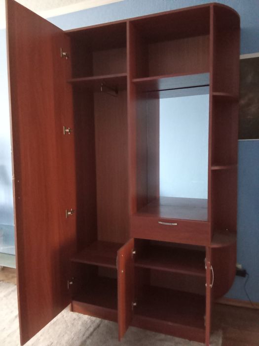 Шкаф в прихожую с зеркалом