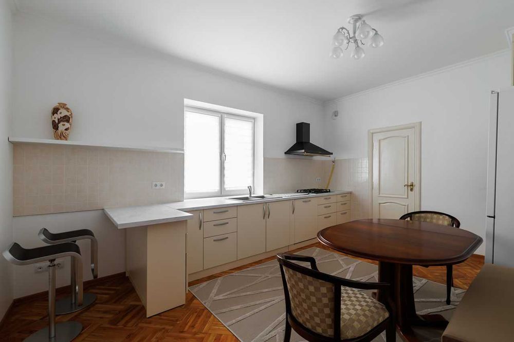 Дава се под наем Двустаен апартамент в София, Център - 89 кв.м за 450 € - Снимка #2