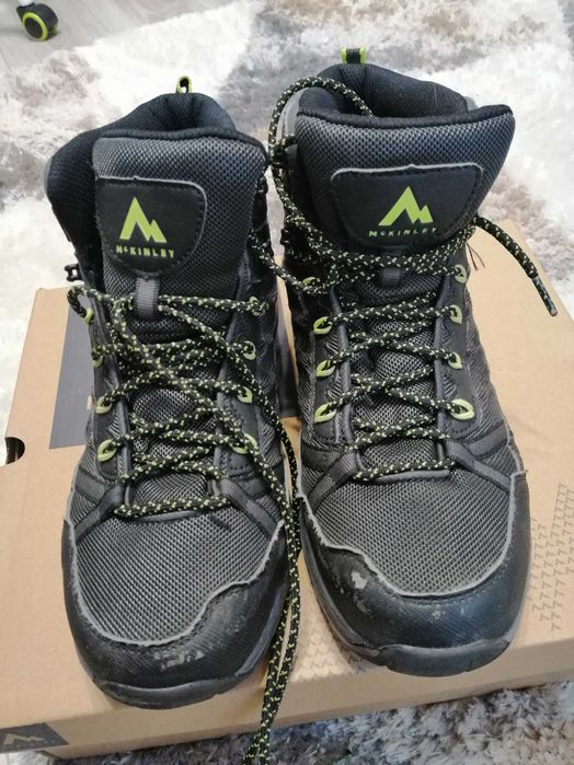 Vând bocanci Mc Kindley