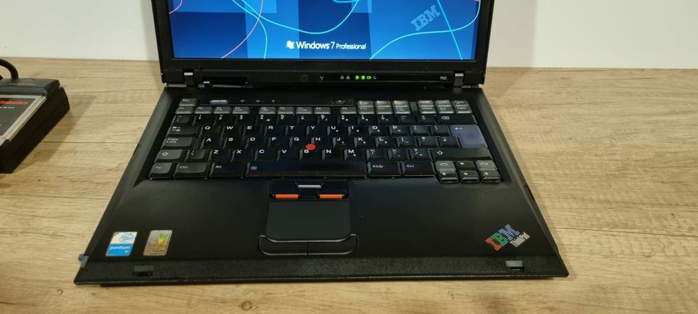 Laptop vechi de colecție IBM R 52