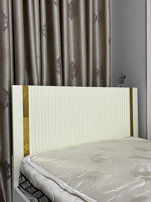 Одно спальни диван