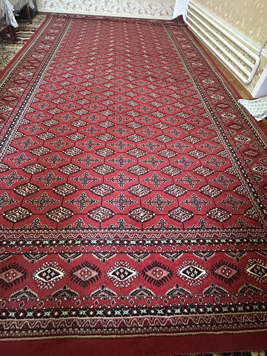 Gilam sotiladi 8 metrga 4 metr