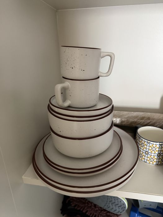 Посуда для 2 персон 8 предметов+4 чашки