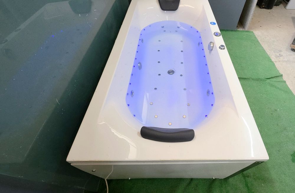 *Spa* Джакузи (Хидромасажна Вана) с Различни Режими на Масаж  1,90х0.90