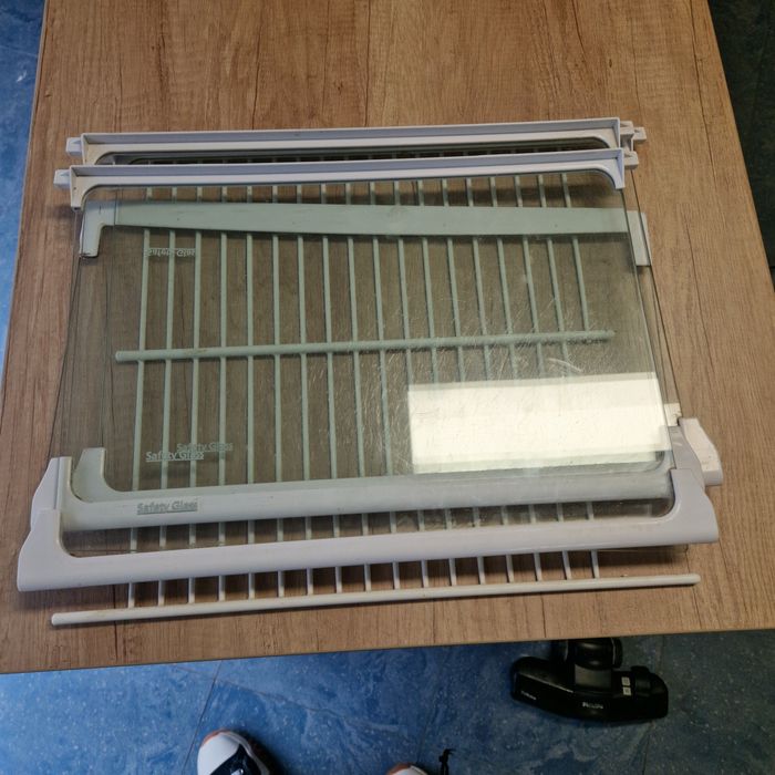 Хладилник с  фризер Беко