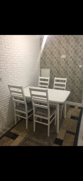 Стол со стульями