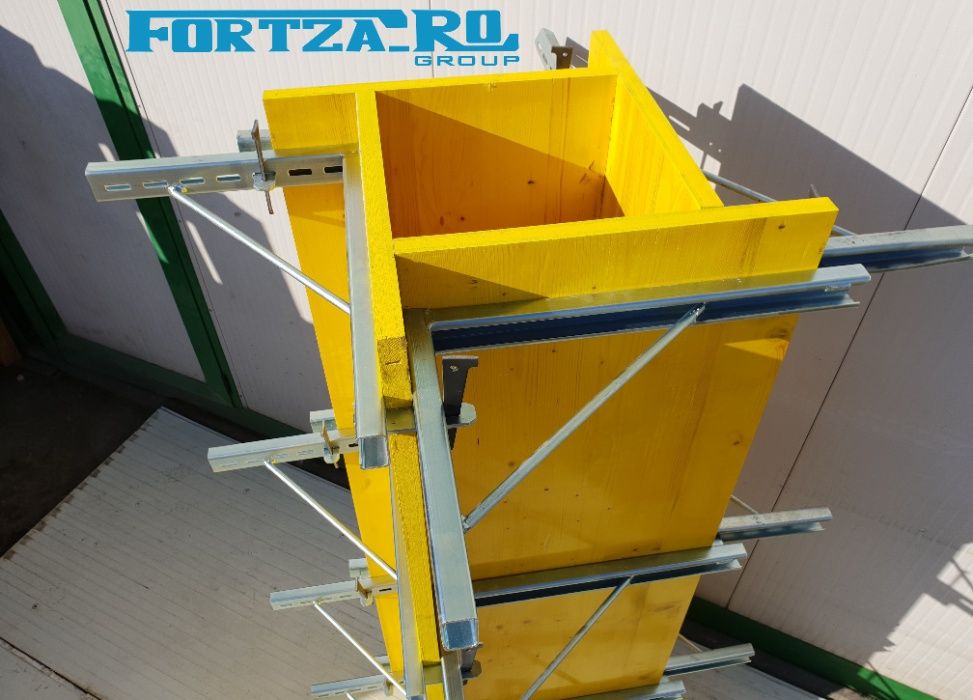 Panou tip doka, distantiere metalice, blocatori cu pana, montanti