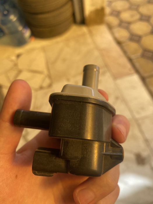 Тойота Клапан адсорбер новый