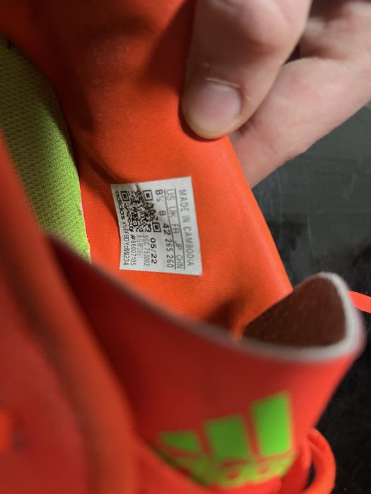 Продавам оригинални бутонки на адидас