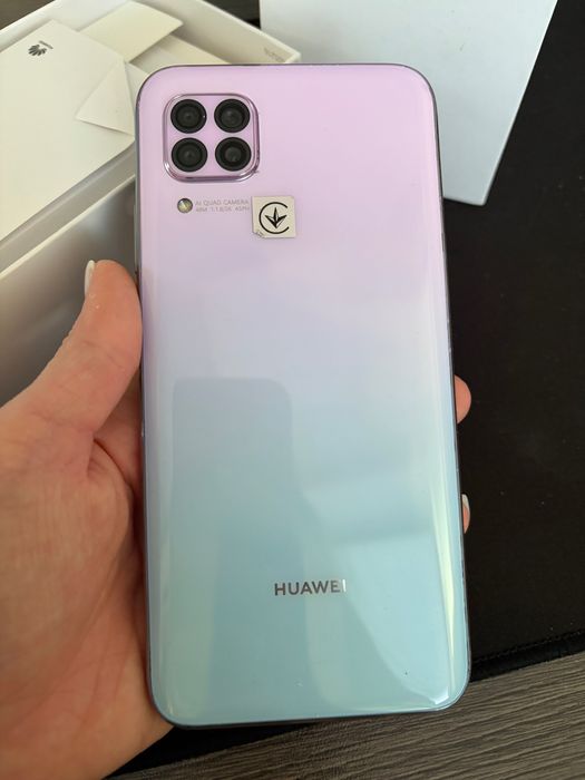 Телефон Huawei P40 lite