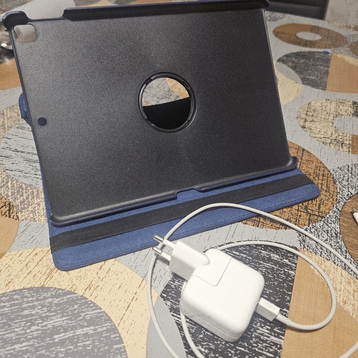 iPad Air 3th Generation 64GB + кожен кейс