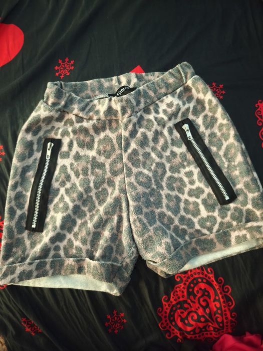 Pantaloni scurți damă