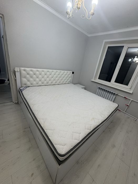 Продаю Кровать с матрасом 220х220