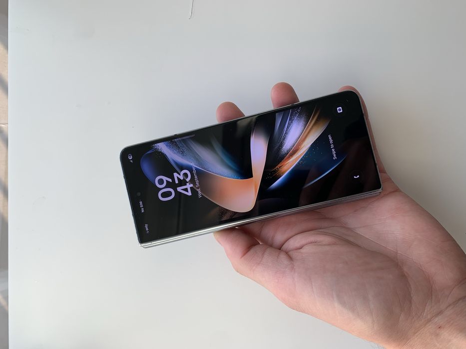 • Samsung  FOLD 4• 512gb •