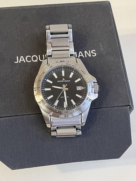 Стильные часы Jacques Lemans