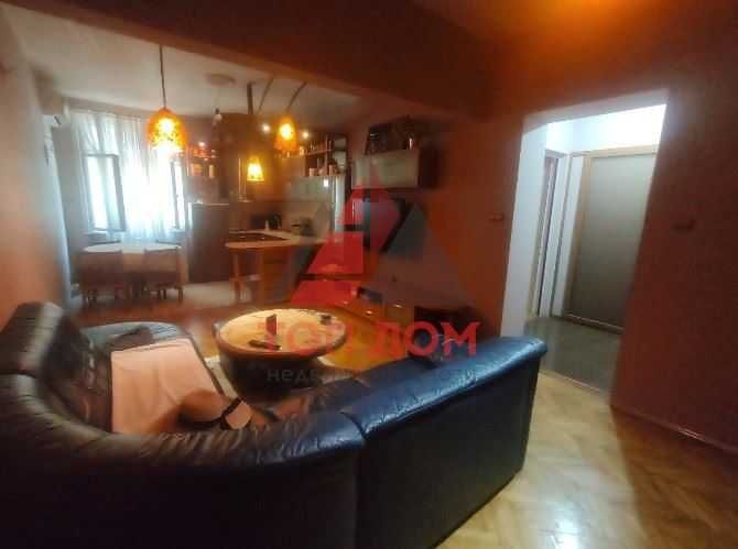 Дава се под наем Тристаен апартамент в Варна, Колхозен пазар - 87 кв.м за 510 € - Снимка #1