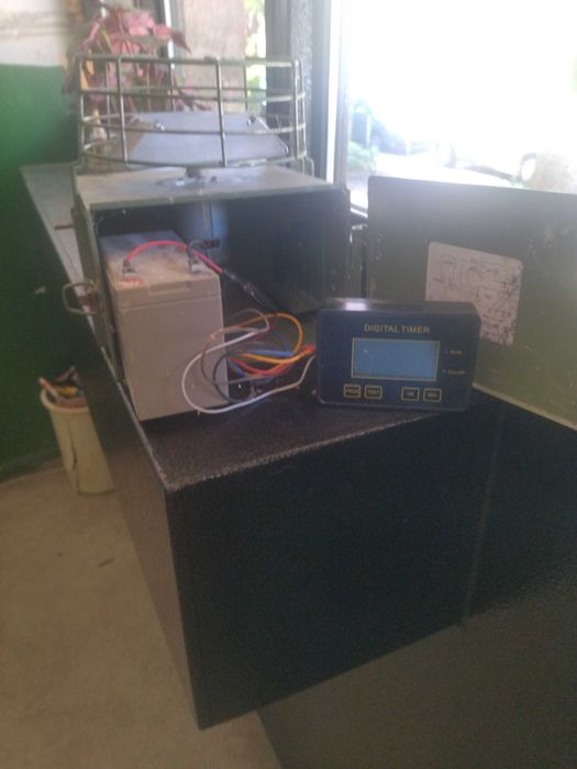 Автоматична хранилка 12V за захранване на дивеч