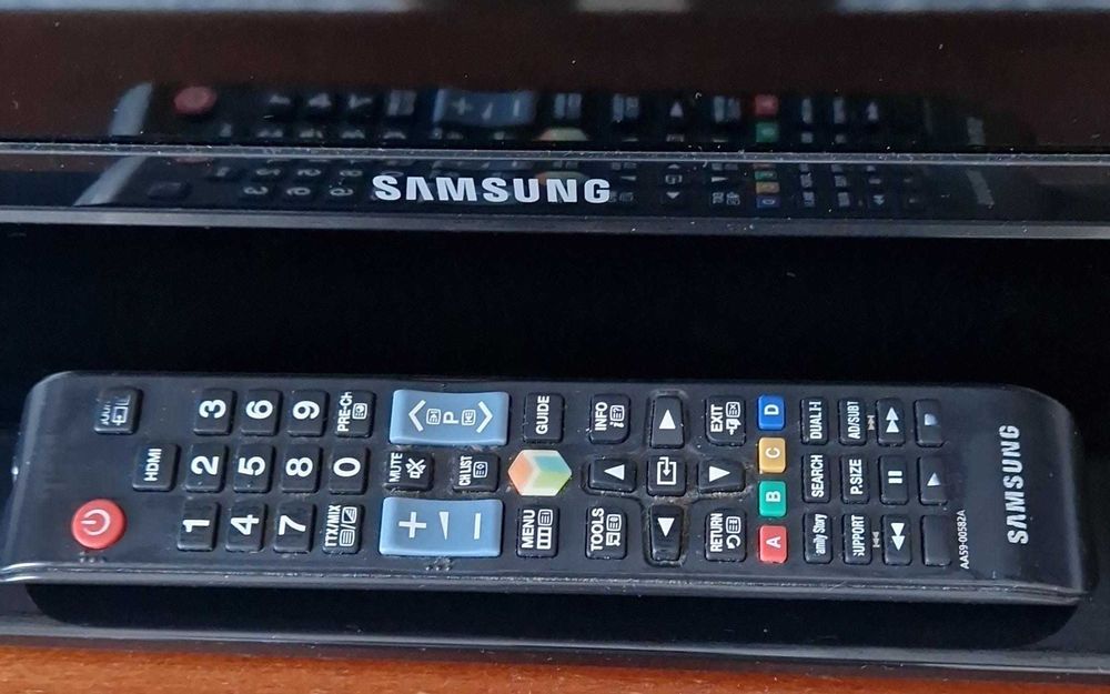 Smart TV Samsung UE40EH5300 la oferta