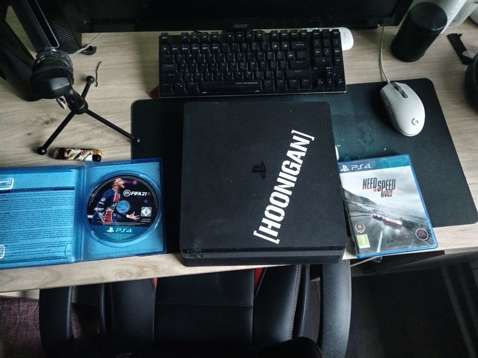 Playstation 4 с 2 джойстика