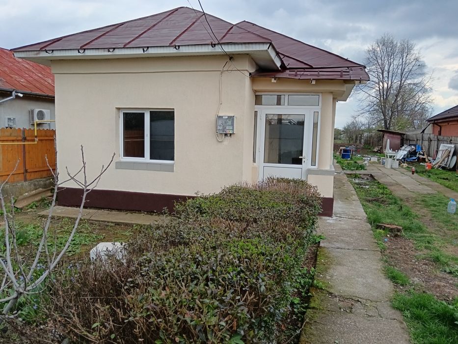 Casa de vânzare, strada Reconstrucției, nr. 15
