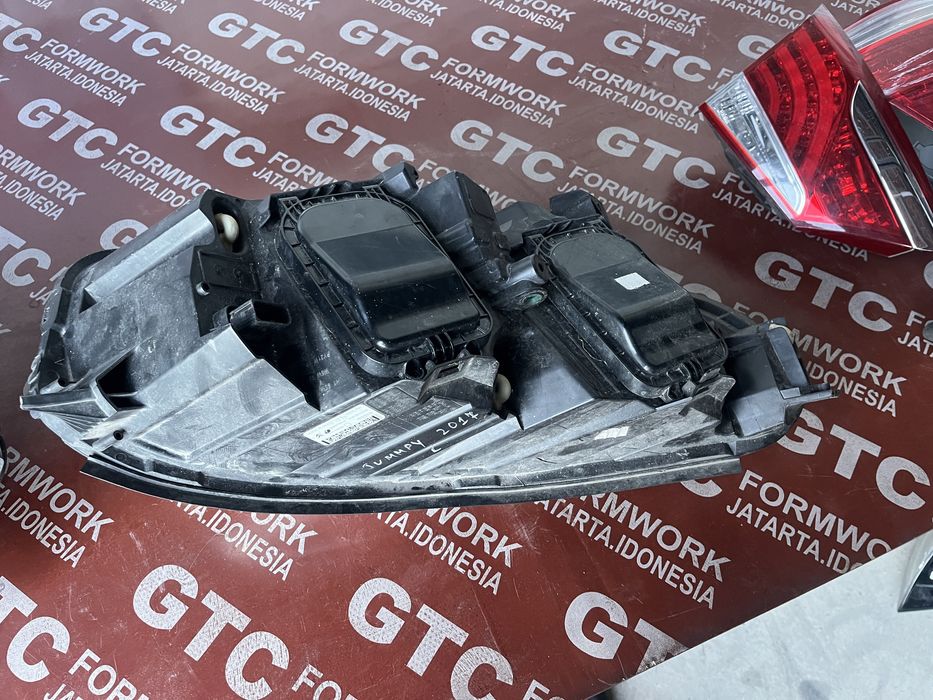 2 комплекта ляв и десен фар Citroen Jumpy 2016-2023