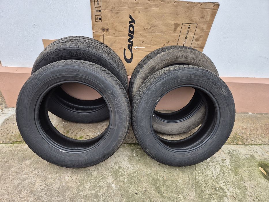 Vând anvelope de iarna NOKIAN 215/65/R17