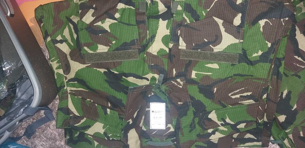 Haine militare tinuta veche si combat.